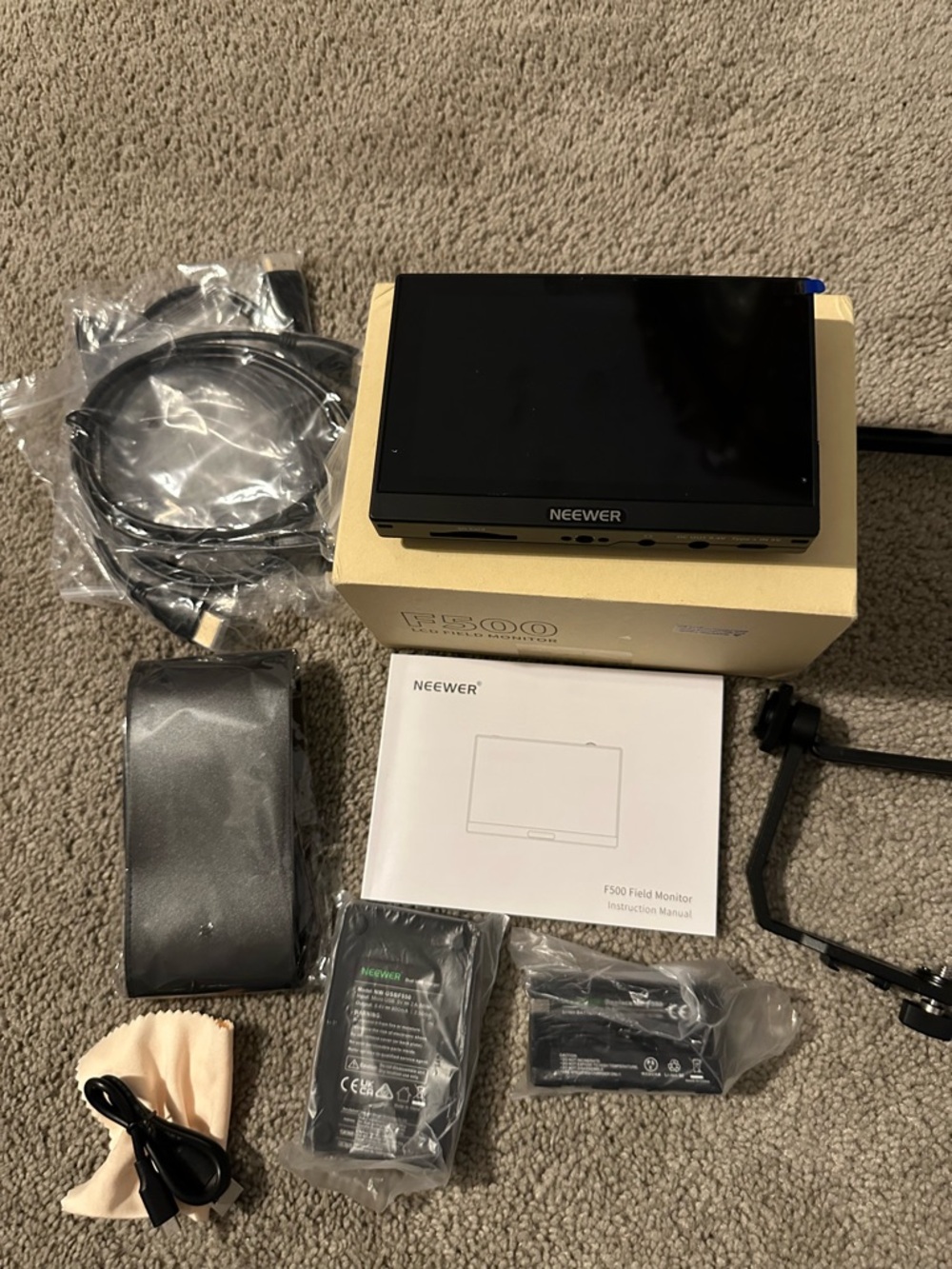 NEEWER F500 5.5 Inch Camera Field Monitor, HDR Touch Screen with 3D LUT - Picture 3 of 12
